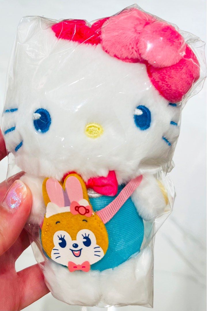 現貨💖正版 SANRIO公仔 HELLO KITTY毛公仔 貓公仔 聖誕禮物 生日禮物 新年禮物 SOFT DOLL TOY BIRTHDAY CHRISTMAS VALENTINES GIFT DOLL （分類：絨毛玩具）位於 Hong Kong。 由 swroom 提交（商品編號 1410485794，圖片 1）。簡介： 💖$280 隻 ( 全新未開封) 🎁節日銷情迅速請早訂購，售完即止‼️ 🛍更多卡通精品玩具FOLLOW US ： carousell.com/swroom 📥INBOX 購買請提供以下資料 ： ▫️ 款式及件數 ▫️付款方式 : PAYME / FPS / ALIPAYHK ▫️郵寄方式： 📦 SF順豐到付 ( 一般情況 2-3 工作天寄出 ) ❌ 不設面交 **** 確認全數付款後才留貨及安排寄出 *** ⚜️相關產品⚜️ 現貨💖👘正版 SANRIO公仔 新年和服 HELLO KITTY毛公仔：https://carousell.app.link/