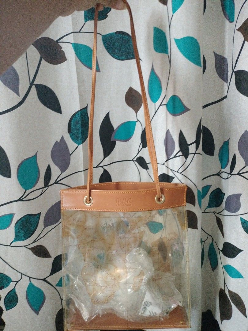 Alviero Martini (Category: Luxury Bags & Wallets) located in Buenavista. Submitted by yasi11 (Listing ID 1410399260, Image 1). Description: .