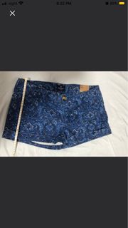 (Category: ) located in . Submitted by watersushui (Listing ID 1410492314, Image 1). Description: .