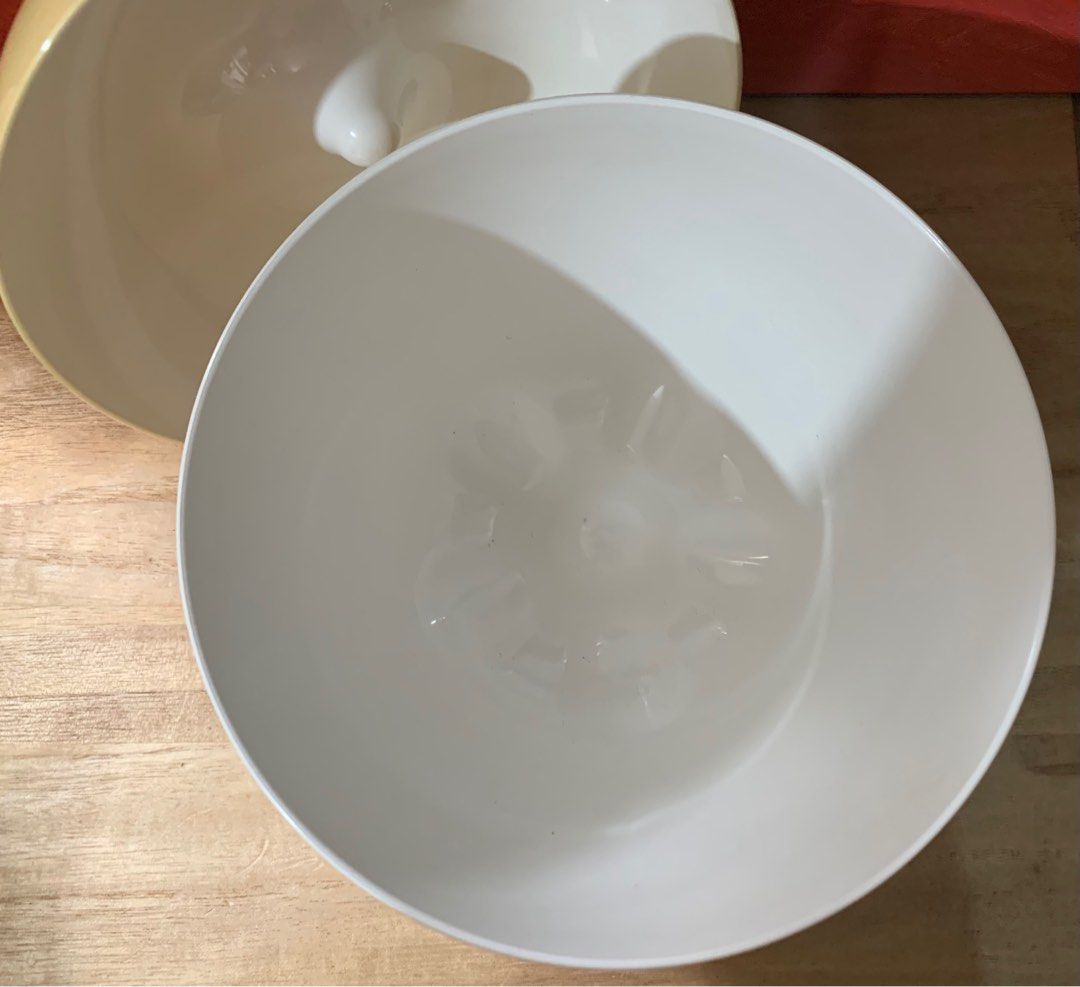 Apple Candy/ Cookie Jar (Category: Food Organization & Storage) located in San Juan City. Submitted by fieldofgold19 (Listing ID 1410370841, Image 2). Description: height- ~21 cm diameter- ~17.5 cm .