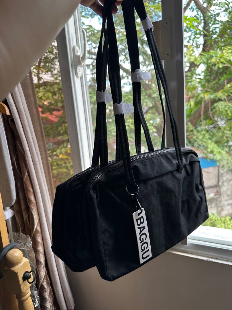 Baggu Black Regular Bowler Bag (Category: Shoulder Bags) located in Taguig. Submitted by looouuuiii (Listing ID 1410445774, Image 1). Description: .