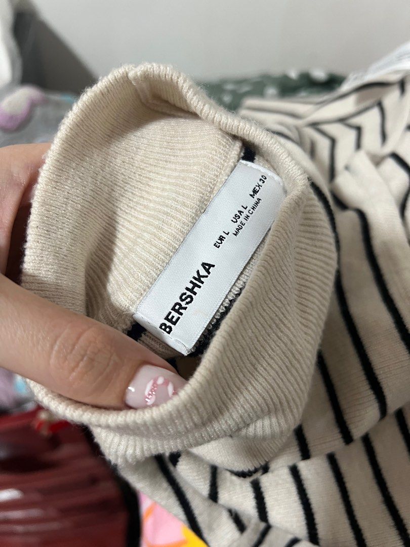 Bershka Shrug top (Category: Longsleeves) located in Quezon City. Submitted by gerbieee_ (Listing ID 1410468986, Image 3). Description: Used once (S-M).