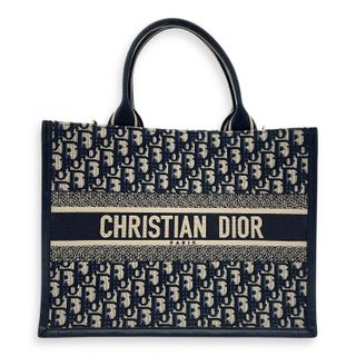 (Category: ) located in . Submitted by carousellluxury (Listing ID 1410464381, Image 1). Description: .