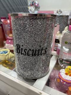 (Category: ) located in . Submitted by bonitas.closet (Listing ID 1410525346, Image 1). Description: .