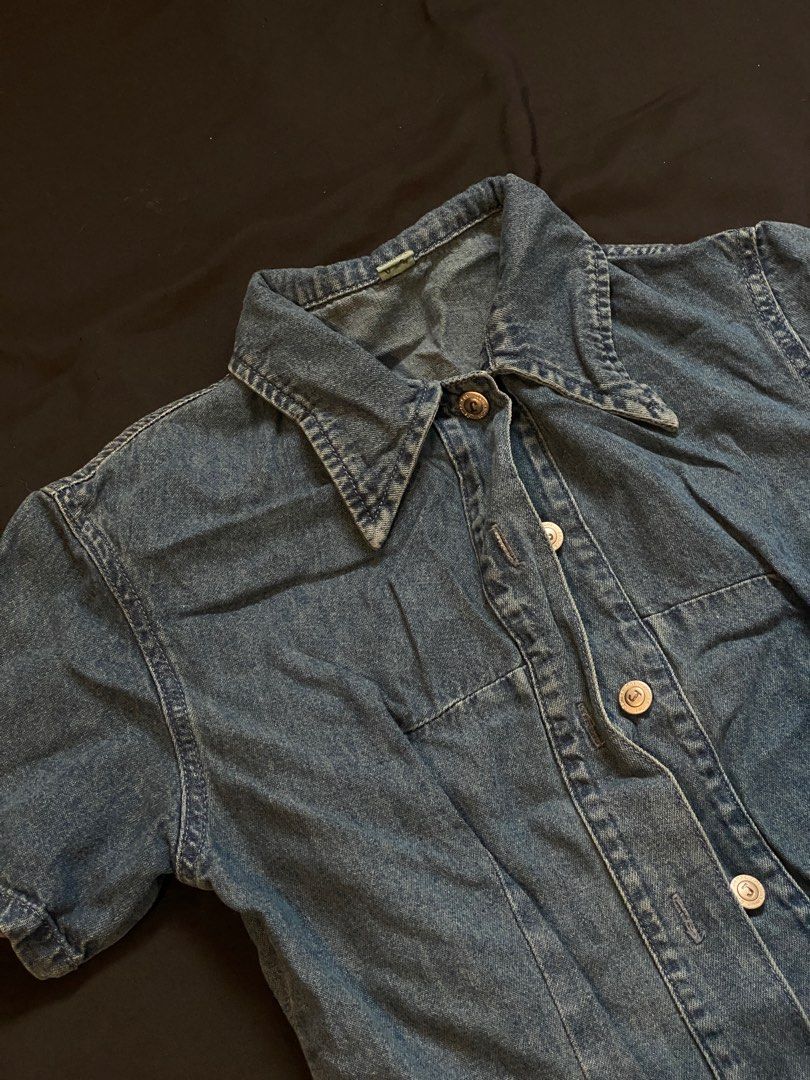 Denim Button-down Top Shirt Short Sleeve (Category: Sleeveless) located in Malabon City. Submitted by declutteredbycole (Listing ID 1410384952, Image 2). Description: no issue fits small, women's color: faded denim blue in actual.
