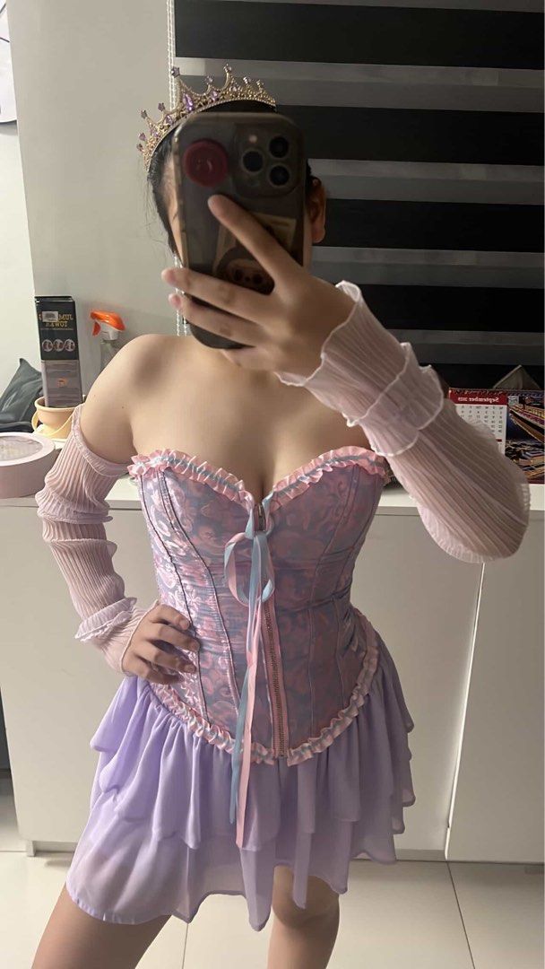 For Rent: Tangled / Rapunzel Costume Set (Category: Sets or Coordinates) located in Caloocan City. Submitted by gouhldgalliguez (Listing ID 1338191543, Image 3). Description: For rent only! WHOLE SET Fits XS-S Body Frames PM for more details :) Loc: Caloocan City.