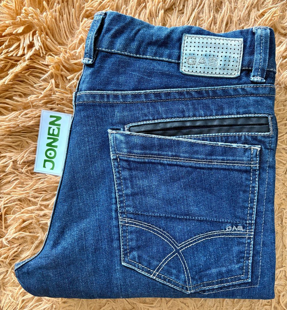 GAS Jeans (Category: Jeans) located in Cavite. Submitted by SOLEBEN (Listing ID 1410389637, Image 1). Description: Made in Romania 98% Cotton, 2% Elastane Price: 1,000.00 Payment First Policy Location: Tagaytay City Used: Excellent Condition Actual Measurements: W-35 Inseam-33 Hem-7.75 Total Length-43 Color may vary due to lighting..