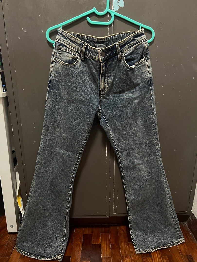 GU Flared Jeans y2k (Stretchable) (Category: Jeans) located in Quezon City. Submitted by nize__ (Listing ID 1410537107, Image 1). Description: - bought in Tokyo, Japan - no flaws, used less than 5 times - size: L (28-30 inches) -loc: quezon city.