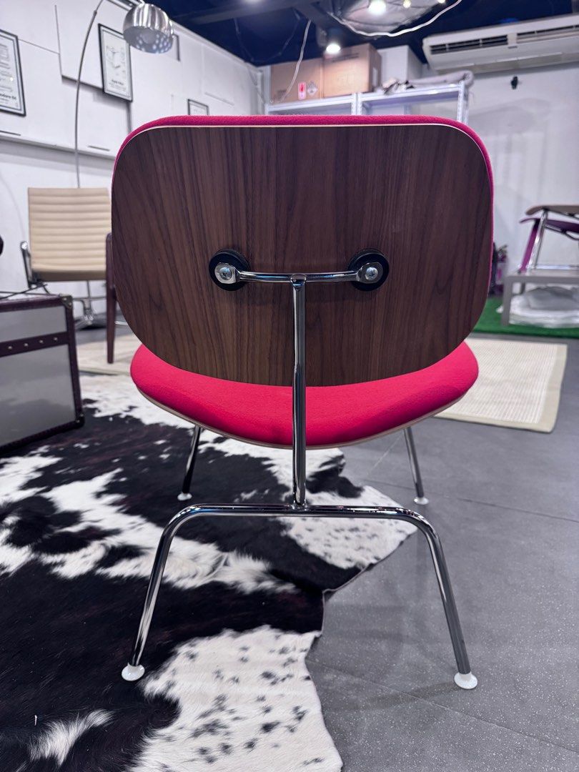 Herman Miller Eames Lounge Chair (Category: Chairs) located in Quezon City. Submitted by zidald77018 (Listing ID 1410422996, Image 2). Description: Feel free to visit our showroom: Outdoors Club (Mezzanine Floor) Ortigas Technopoint Bldg. Ortigas Home Depot Complex, Dona Julia Vargas Ave., Pasig City Opens everyday 11 AM- 6PM.