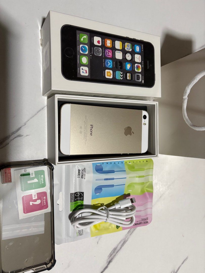 Iphone 5s 64gb Complete Package (Category: Others) located in Quezon City. Submitted by shawi_08 (Listing ID 1410517895, Image 3). Description: Pristine Condition ♥️ 3,499 with Box ✅ No Issue!⚠️‼️ Working Wifi/Any Sim Working Finger Print With Free Case/Earphone/Cord and Screen Protector.