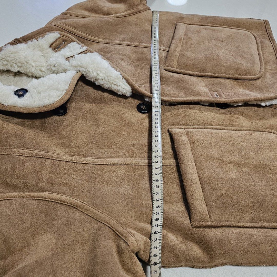 Jacket (Category: Coats, Jackets and Outerwear) located in Singapore. Submitted by wattanamanon (Listing ID 1410379336, Image 3). Description: Conditions Very new wear 1 time .