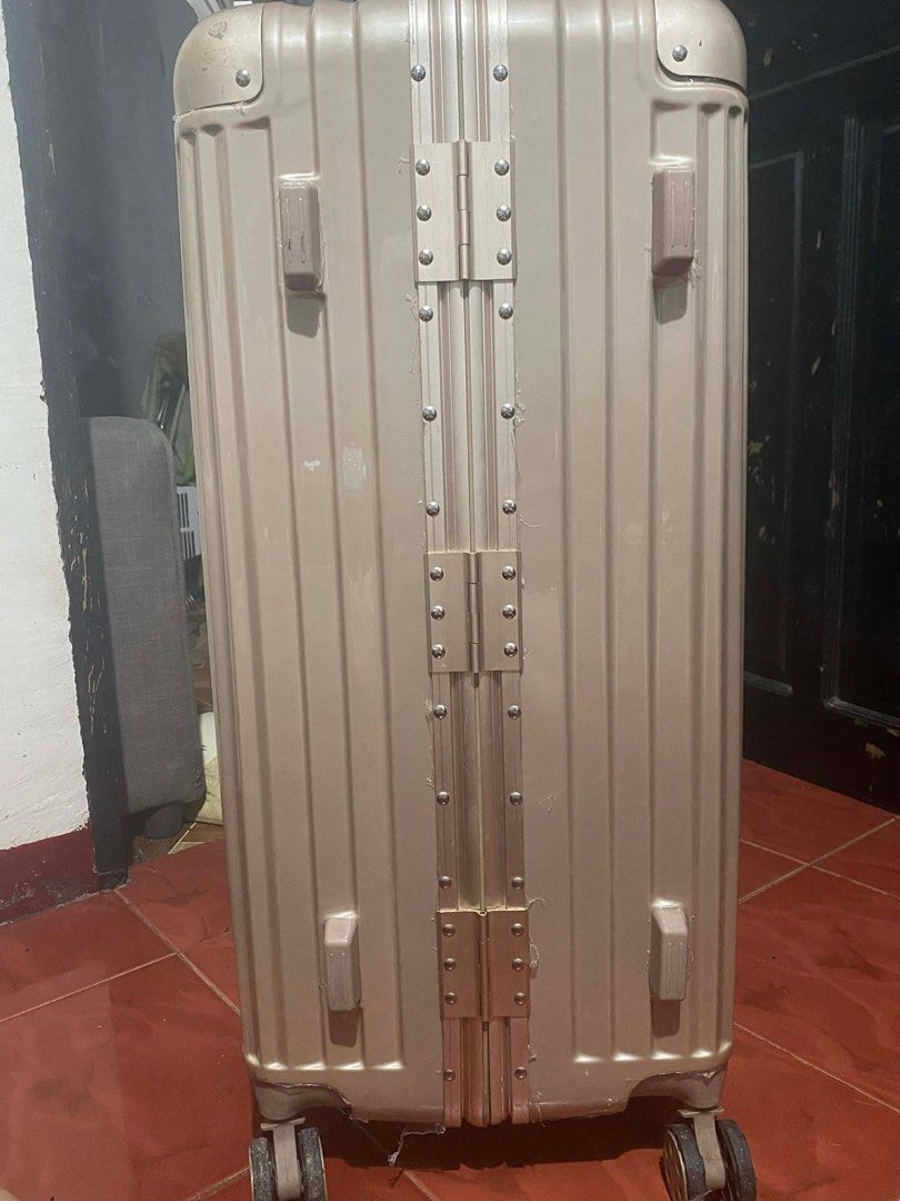 Japan brand luggage (Category: Luggage) located in Quezon City. Submitted by gerbieee_ (Listing ID 1410466477, Image 2). Description: Used thrice only Honest issue: scratches and gulong pls check last photo, bitak bitak na rubber pero naikot and working Security lock kayo na mag figure pano lagyan ulit Matibay Very negotiable sa sure buyer .