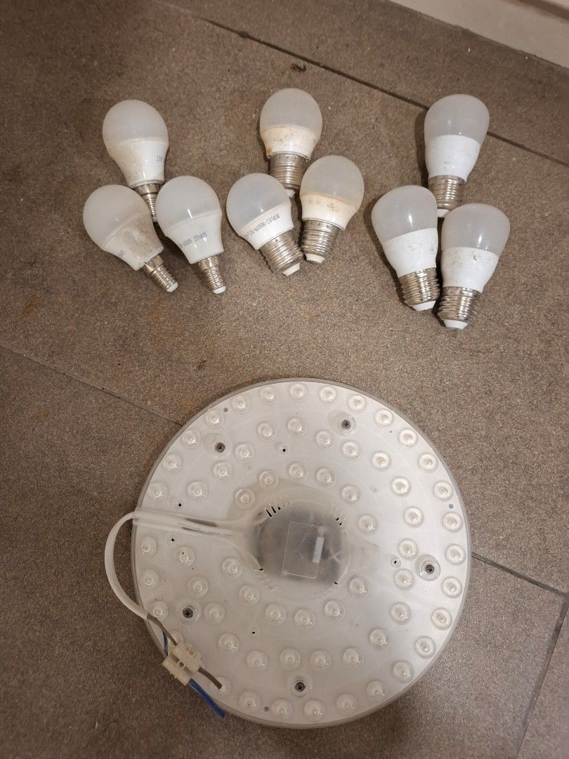 Led light bulb e27 e14 (Category: Lighting) located in Singapore. Submitted by lredstop (Listing ID 1410454352, Image 1). Description: led bulb and panel all Led bulb for $10 Led panel for $5 (used) 7w,9w,12w and some lower watt self collect at woodlands 731573.