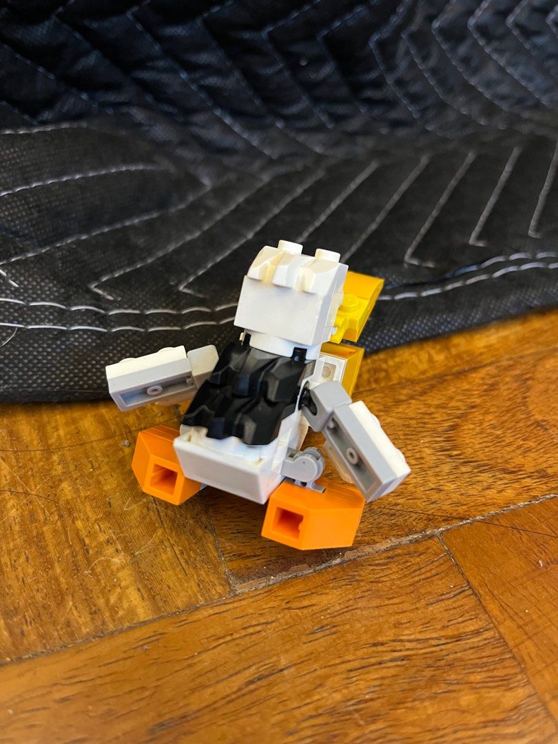 LEGO Creator 30571 Pelican (Category: Lego & Building Sets) located in Mandaluyong City. Submitted by mar.ang (Listing ID 1410471422, Image 3). Description: Only built and displayed. In new condition, as if it was just taken out of the box. Repackaged in ziploc..