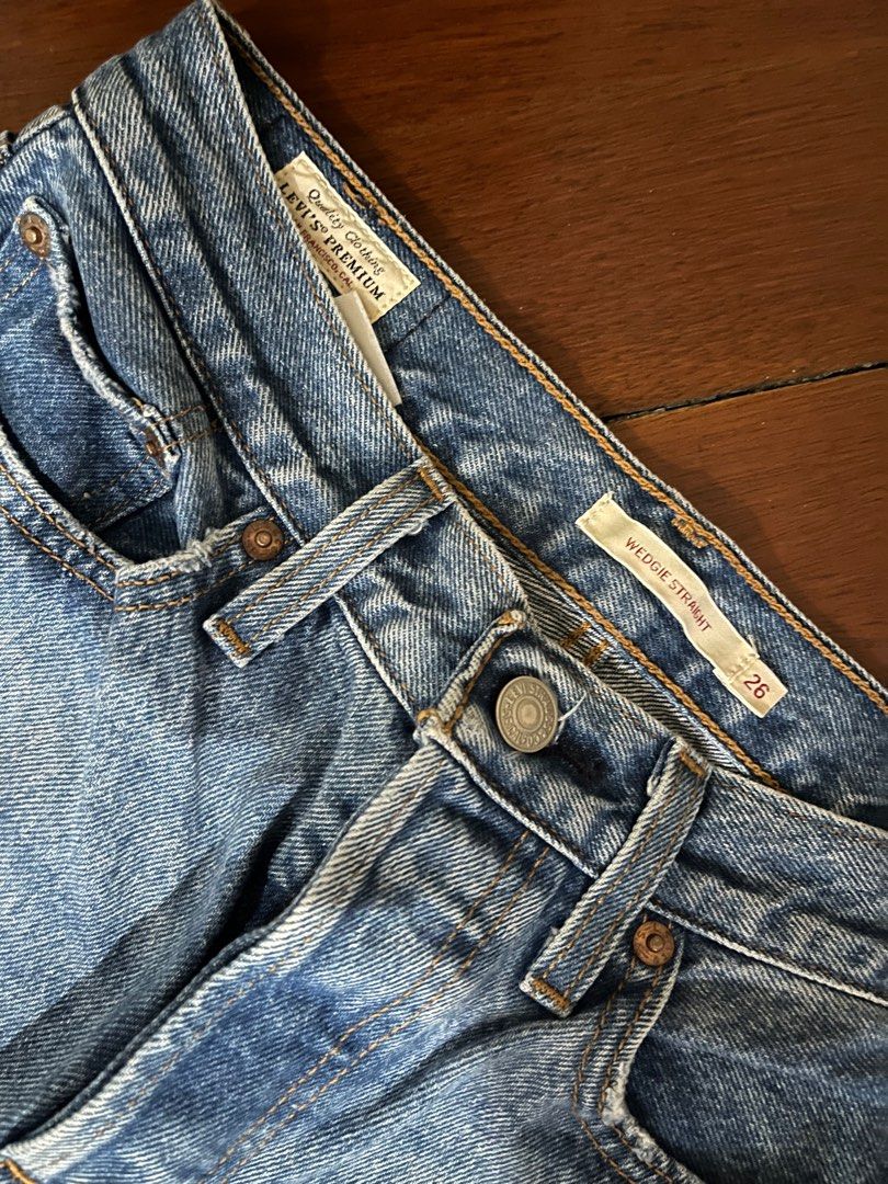 Levi's Wedgie Straight Jeans (Category: Jeans) located in Makati City. Submitted by michi_ (Listing ID 1410461850, Image 2). Description: - Authentic Levi's Wedgie Straight jeans - Light blue wash - Size 26 waist - Classic five-pocket design - Straight leg fit Super cute and flattering!! Fits 24-26 .