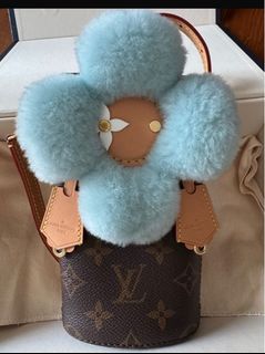 (Category: ) located in . Submitted by Shopboholic (Listing ID 1410441263, Image 1). Description: .