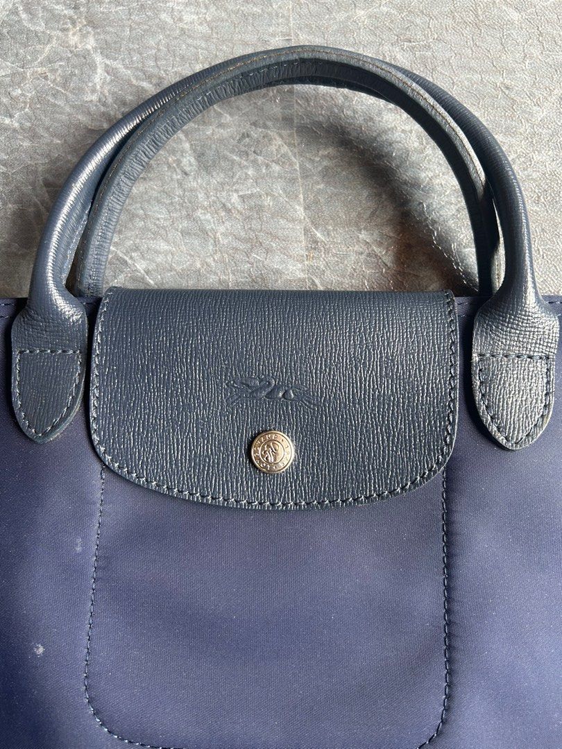 LONGCHAMP (Category: Luxury Bags & Wallets) located in Manila. Submitted by findswearv2_ (Listing ID 1410535558, Image 3). Description: LONGCHAMP BAG WIDTH 17.5 LENGTH 29 Condition : Excellent Condition Color rate : 9.5/10 Issue : Scratches / Need Wash Dm to Purchase📩📩 📍CAVITE.