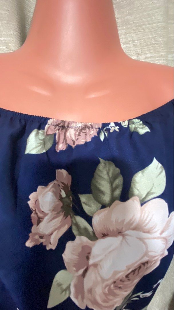 Navy Blue Floral Dress (Category: Dresses) located in Marikina City. Submitted by creatingmorespace (Listing ID 1410515704, Image 3). Description: - Navy Blue Floral Dress - Size M - Off-shoulder design - Flowy sleeves - Beautiful floral print - Includes matching belt - Belt can be placed in front, side or back - Luxurious fabric - From US but tag was removed.