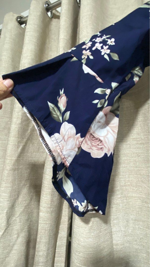 Navy Blue Floral Dress (Category: Dresses) located in Marikina City. Submitted by creatingmorespace (Listing ID 1410515704, Image 2). Description: - Navy Blue Floral Dress - Size M - Off-shoulder design - Flowy sleeves - Beautiful floral print - Includes matching belt - Belt can be placed in front, side or back - Luxurious fabric - From US but tag was removed.