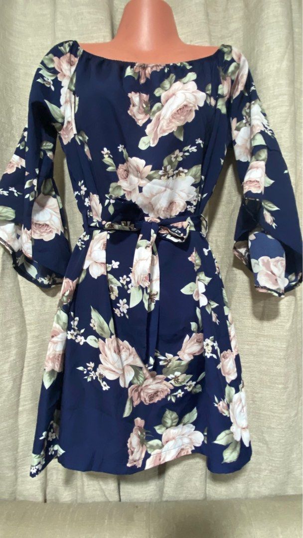 Navy Blue Floral Dress (Category: Dresses) located in Marikina City. Submitted by creatingmorespace (Listing ID 1410515704, Image 1). Description: - Navy Blue Floral Dress - Size M - Off-shoulder design - Flowy sleeves - Beautiful floral print - Includes matching belt - Belt can be placed in front, side or back - Luxurious fabric - From US but tag was removed.