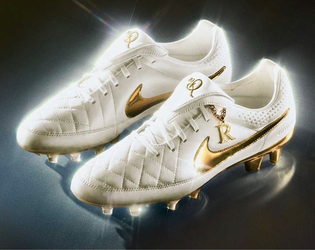 ronaldinho 10r football boots