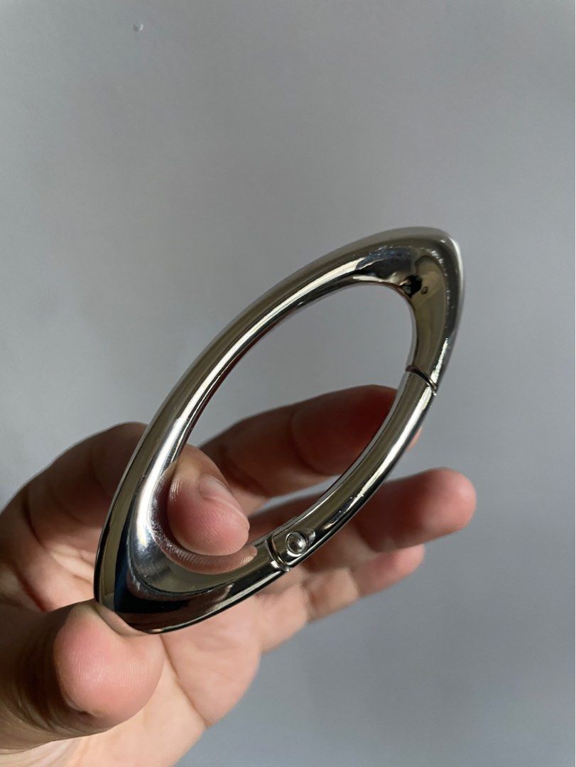 Oakley carabiner silver (Category: Jewelry) located in General Santos City (Dadiangas). Submitted by a.rt.eyes (Listing ID 1410383754, Image 2). Description: One size only Not sure if authentic, fake 3pcs available Location general santos city.