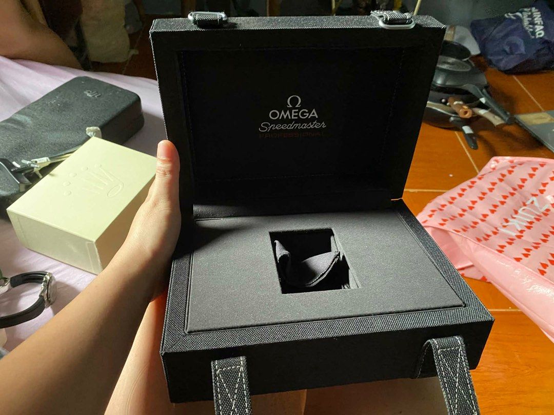Omega speedmaster moonwatch big box (Category: Luxury Watches) located in San Jose. Submitted by ardudz24 (Listing ID 1410410472, Image 3). Description: Omega speedmaster professional moonwatch Big box Inner box only Original 22k firm.