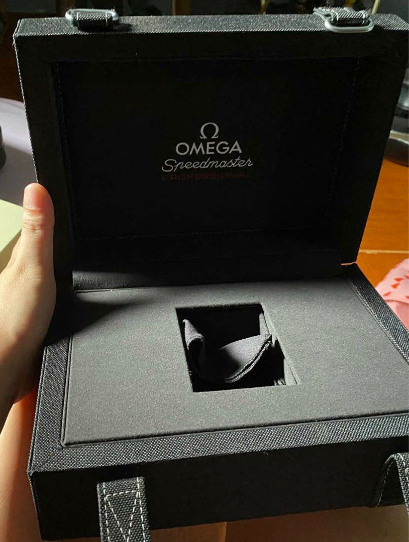 Omega speedmaster moonwatch big box (Category: Luxury Watches) located in San Jose. Submitted by ardudz24 (Listing ID 1410410472, Image 2). Description: Omega speedmaster professional moonwatch Big box Inner box only Original 22k firm.