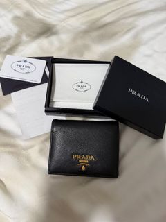 (Category: ) located in . Submitted by hype_essentials_sg (Listing ID 1410385586, Image 1). Description: .