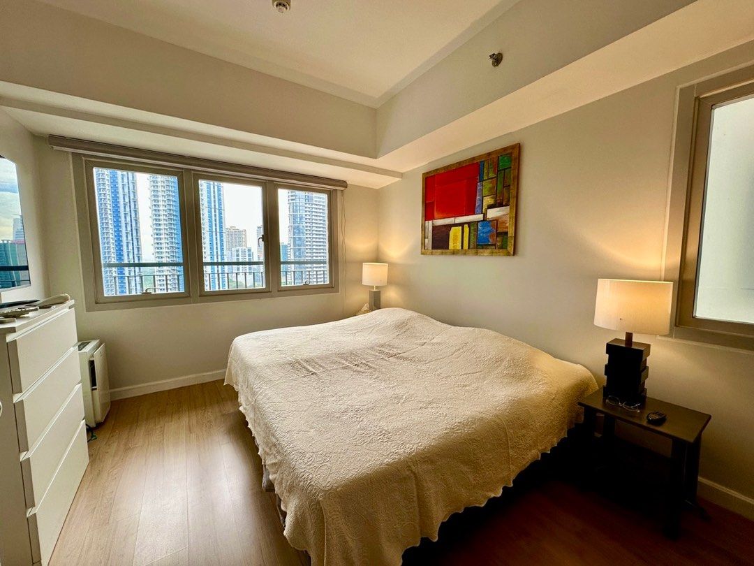 PRIME 2 BR TWO MARIDIEN BGC (Category: Apartments & Condos) located in Manila. Submitted by lizphproperties (Listing ID 1410377397, Image 3). Description: Prime 2 BR City Retreat at Two Maridien. Developed by Alveo Land, an Ayalaland Subsidiary. Unit Highlights * A generous 97 sqm floor area designed for comfort * Enjoy full access to amenities such as a premium gym, and swimming pool. * Step out to a fantastic view from your private balcony The 