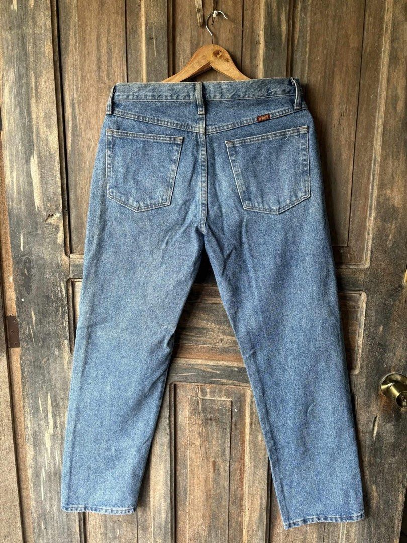 Rustler light wash jeans (Category: Jeans) located in Quezon City. Submitted by poesis (Listing ID 1410432503, Image 1). Description: Dimes W:33 L:41.