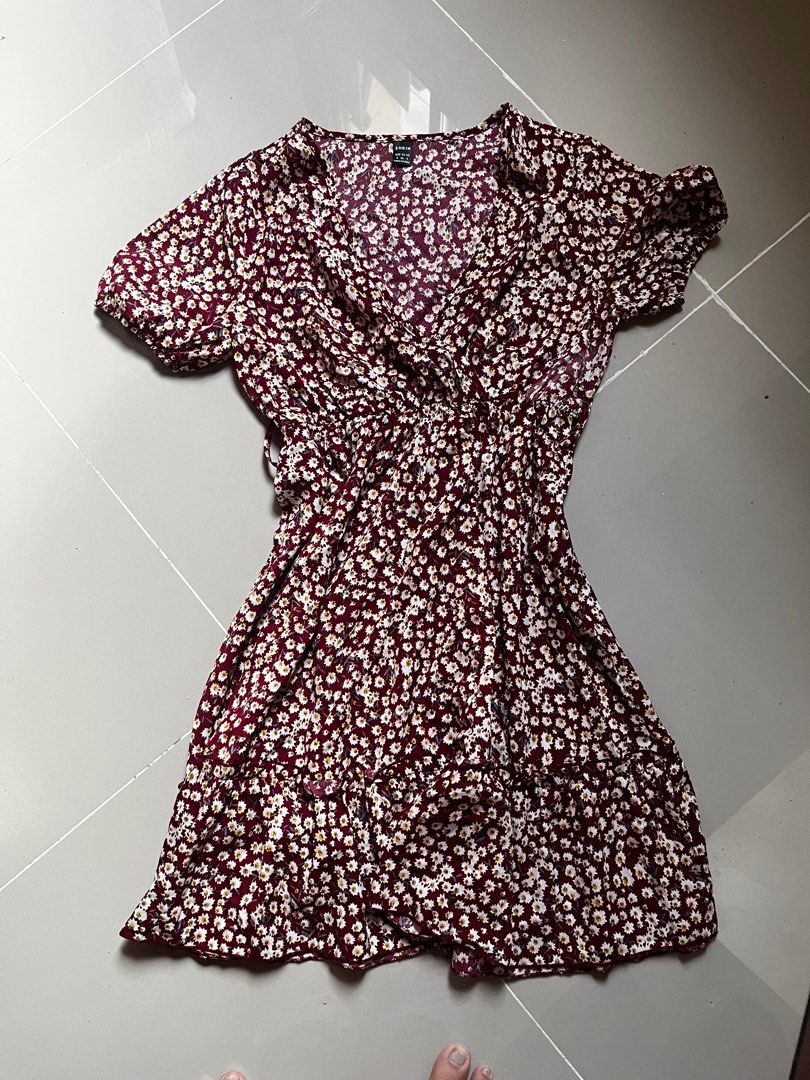 Shein Floral Wrap Dress (Category: Dresses) located in Cavite. Submitted by emory_015 (Listing ID 1410542297, Image 1). Description: Shein dress S-M With issue : parang may faded na part di na halata yan pag suot 120 only Payment first basis ( BPI | GCASH ) ✨ SEND PROOF OF PAYMENT Mode of delivery ( LALAMOVE | SCO ) *Same day delivery - ( Lalamove ) *J&T- ( NO RUSH SHIPPING ) *🍊 app. checkout - for sf purposes only ❣️LOC .NAIC CAVITE.