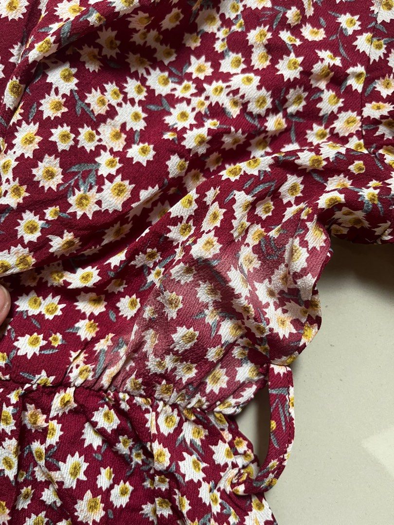Shein Floral Wrap Dress (Category: Dresses) located in Cavite. Submitted by emory_015 (Listing ID 1410542297, Image 2). Description: Shein dress S-M With issue : parang may faded na part di na halata yan pag suot 120 only Payment first basis ( BPI | GCASH ) ✨ SEND PROOF OF PAYMENT Mode of delivery ( LALAMOVE | SCO ) *Same day delivery - ( Lalamove ) *J&T- ( NO RUSH SHIPPING ) *🍊 app. checkout - for sf purposes only ❣️LOC .NAIC CAVITE.