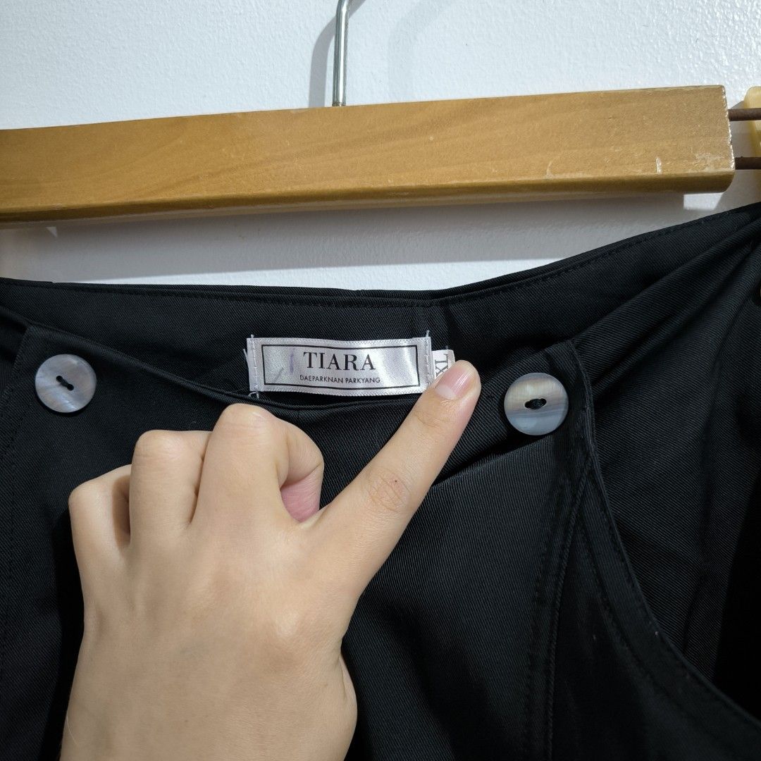 Tiara Black Wide Leg Pants (Category: Other Bottoms) located in Makati City. Submitted by mampuan (Listing ID 1410430018, Image 3). Description: - Tiara black wide-leg pants - High-waist design - Features button details - Includes side pockets - Zipper closure - Made from smooth, woven fabric - Classic and versatile style - Waist 30 to 32 inches.