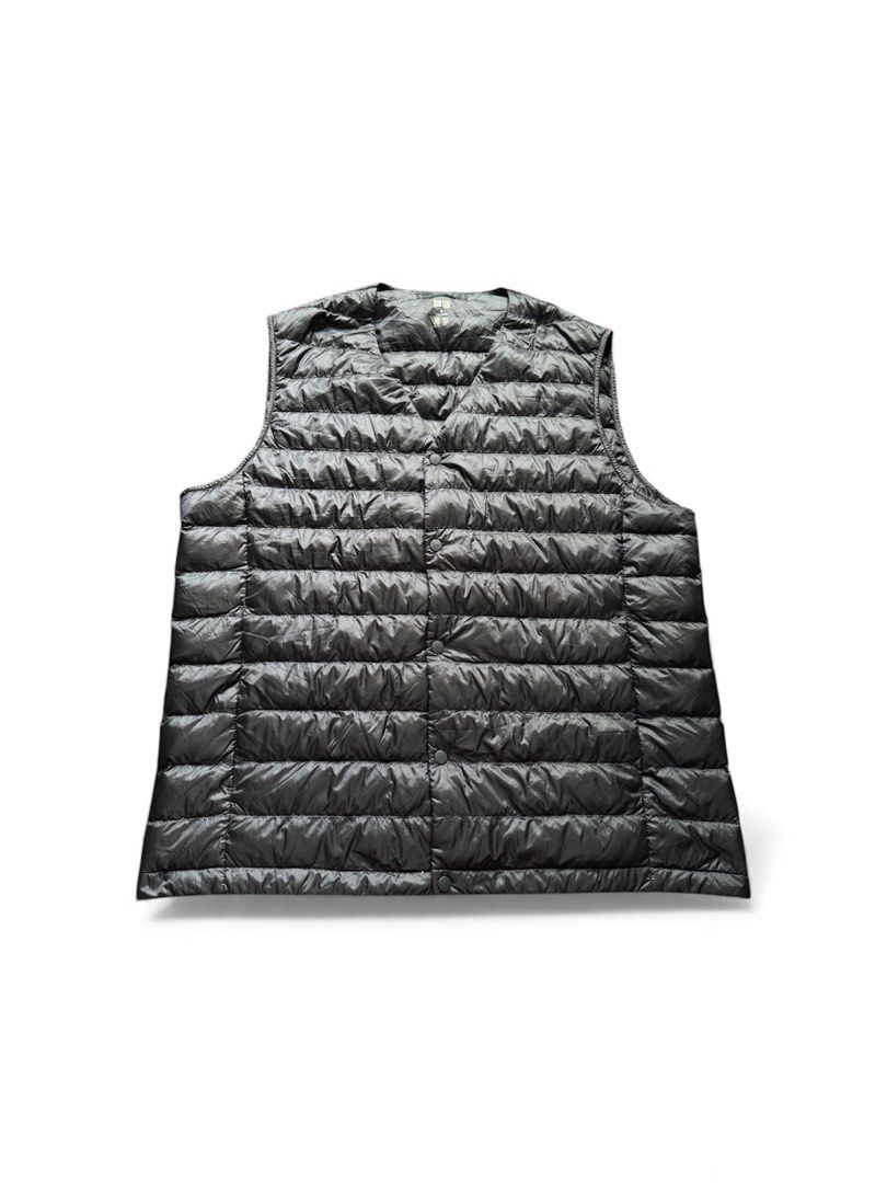 Uniqlo Light Down Vest (Category: Vests) located in Trece Martires City. Submitted by lakingking (Listing ID 1410401918, Image 1). Description: - Black padded vest - V-neck design - Quilted pattern - Button closure - Lightweight and easy to layer - Slight sheen material.