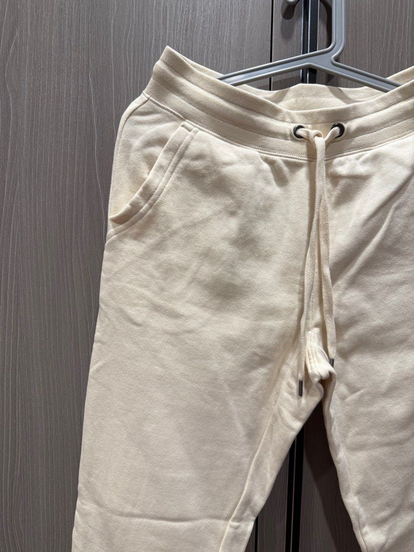 Uniqlo Small Sweatpants (Category: Other Bottoms) located in General Santos City (Dadiangas). Submitted by prelovedbyshash (Listing ID 1410396877, Image 2). Description: .