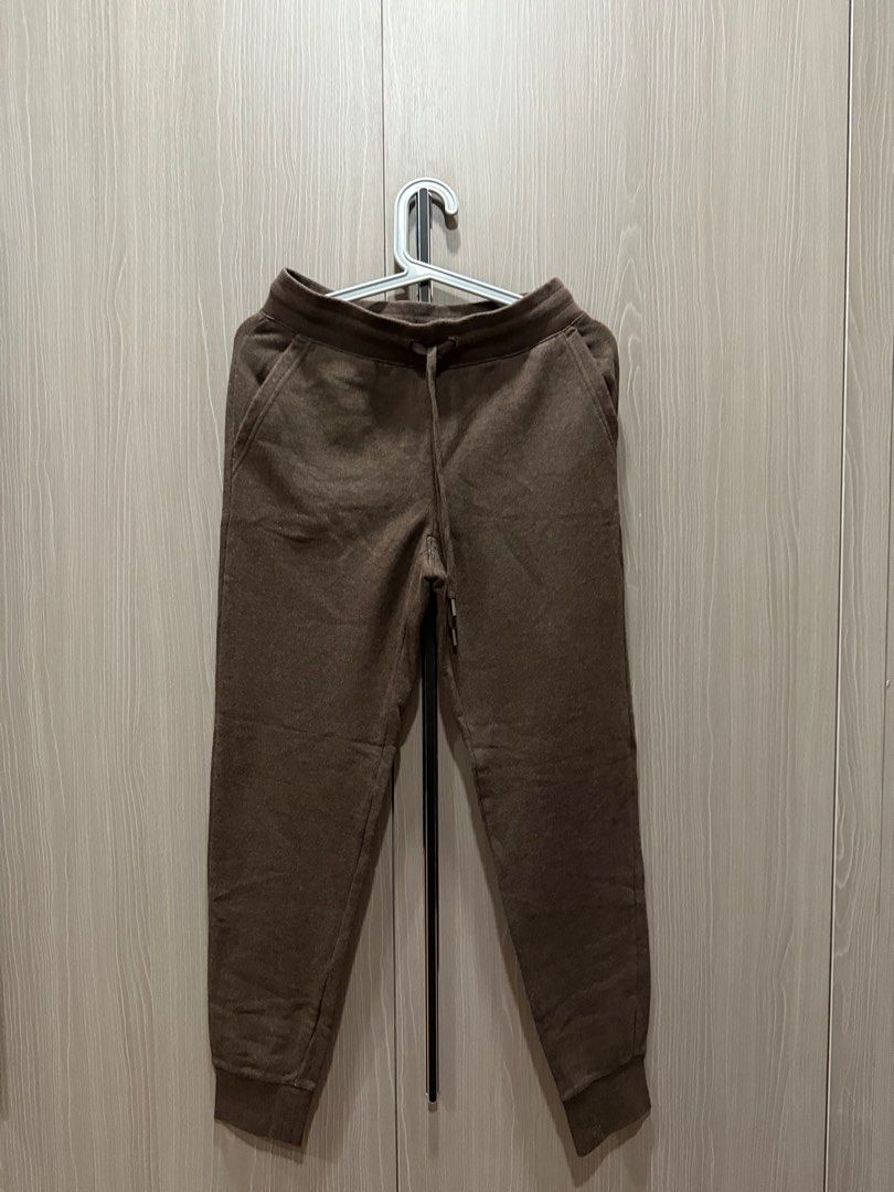 Uniqlo Small Sweatpants in Choco (Category: Other Bottoms) located in General Santos City (Dadiangas). Submitted by prelovedbyshash (Listing ID 1410388973, Image 2). Description: .
