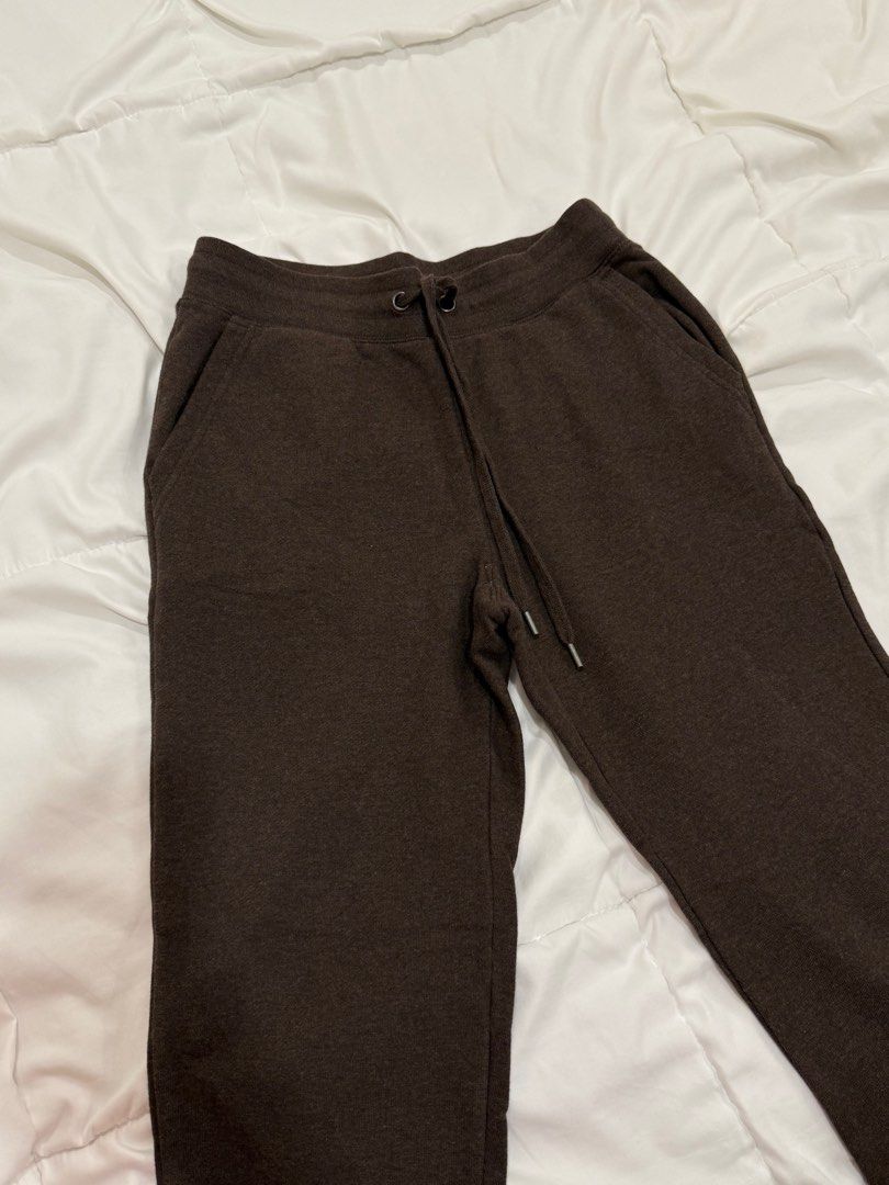 Uniqlo Small Sweatpants in Choco (Category: Other Bottoms) located in General Santos City (Dadiangas). Submitted by prelovedbyshash (Listing ID 1410388973, Image 1). Description: .