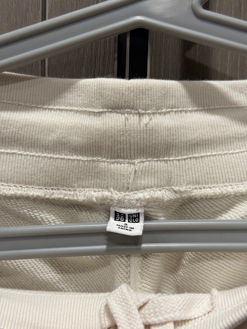 Uniqlo Sweatpants Small (Category: Other Bottoms) located in General Santos City (Dadiangas). Submitted by prelovedbyshash (Listing ID 1410388772, Image 2). Description: .