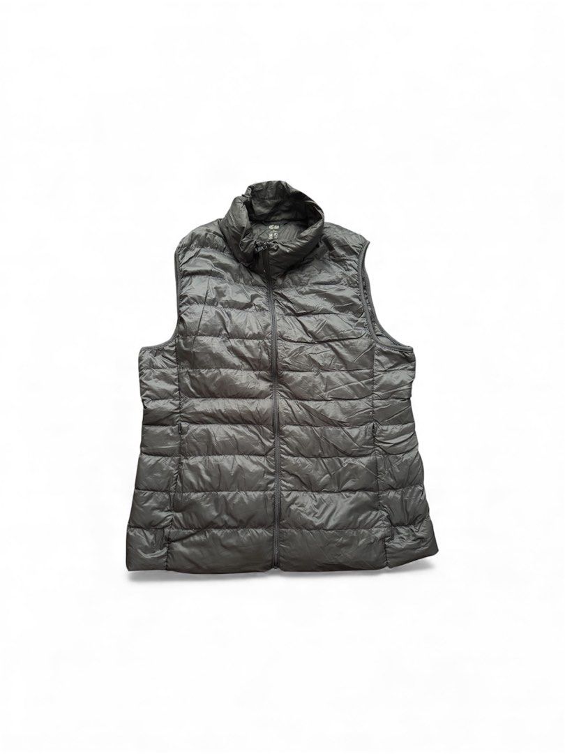Uniqlo Ultra Light Down Vest (Category: Vests) located in Trece Martires City. Submitted by lakingking (Listing ID 1410401606, Image 1). Description: - Uniqlo vest - Full zip closure - High collar - Lightweight and padded - Quilted design - Two side pockets - Great for layering.