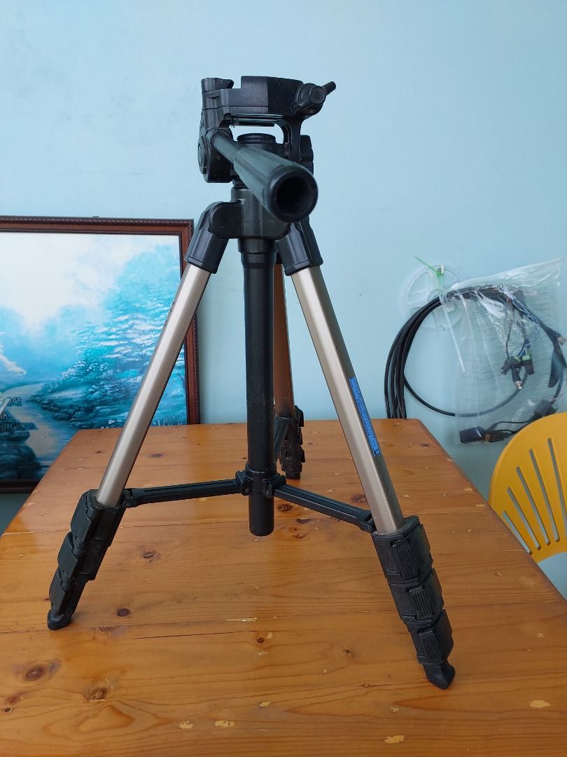 Velbon CX 444 Tripod (Category: Tripods & Monopods) located in Calamba. Submitted by armandogot67393 (Listing ID 1410388116, Image 2). Description: - Velbon CX 444 Tripod - Black handle and legs with silver-gold finish - Adjustable leg locks - Head with black handle - Ideal for various photography needs like SLR, DIGICAM.