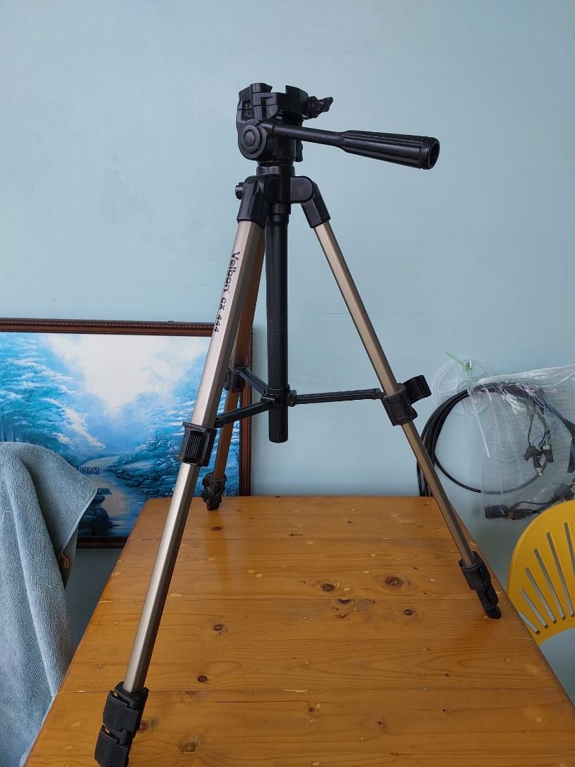 Velbon CX 444 Tripod (Category: Tripods & Monopods) located in Calamba. Submitted by armandogot67393 (Listing ID 1410388116, Image 3). Description: - Velbon CX 444 Tripod - Black handle and legs with silver-gold finish - Adjustable leg locks - Head with black handle - Ideal for various photography needs like SLR, DIGICAM.