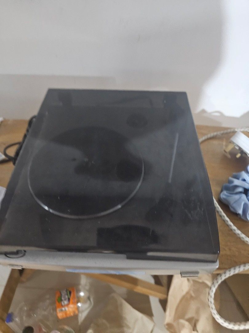Vintage Turntable (Category: Other Audio Equipment) located in Bayombong. Submitted by RandomStuff2022 (Listing ID 1410401114, Image 2). Description: not sure if working walang pang try na plaka pero umiikot nmn siya pag sinsaksak.