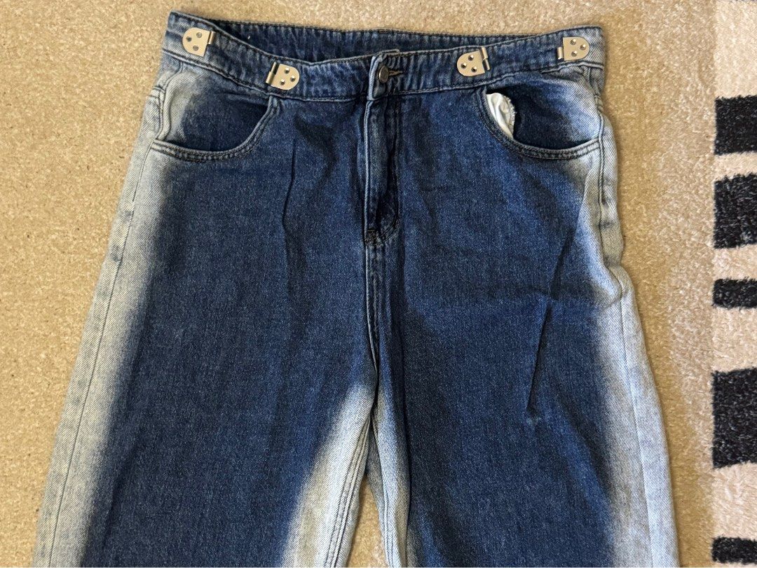 Wide Leg Denim Jeans (Category: Jeans) located in Paranaque City. Submitted by passion_pluto (Listing ID 1410418856, Image 2). Description: - Wide Leg Denim Jeans - Size: L - Stylish design - Comfortable fit.