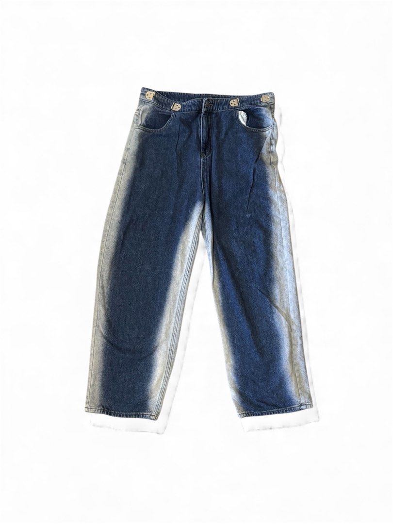 Wide Leg Denim Jeans (Category: Jeans) located in Paranaque City. Submitted by passion_pluto (Listing ID 1410418856, Image 1). Description: - Wide Leg Denim Jeans - Size: L - Stylish design - Comfortable fit.