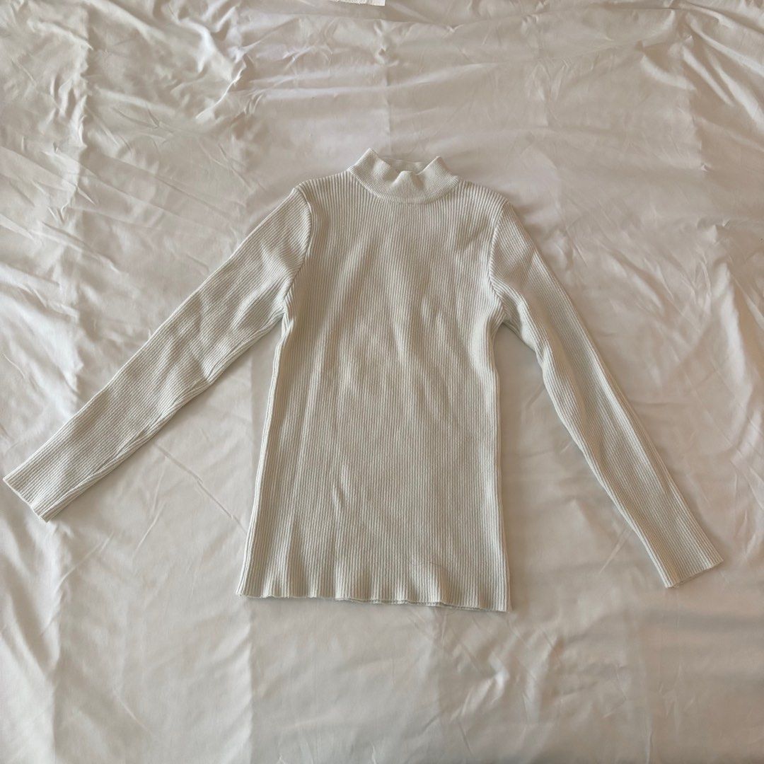 XS White ribbed sweater from the US (Category: Coats, Jackets and Outerwear) located in Quezon City. Submitted by _crackle_ (Listing ID 1410439548, Image 1). Description: - No holes or stains - sweater was washed after use - Rfs: used it once, but its so tight that i dont want to use it again 😭 .