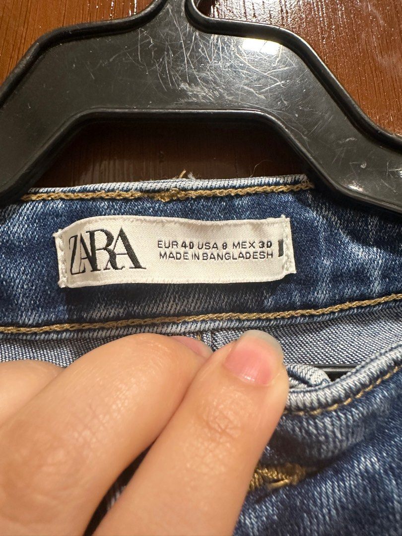 Original Zara Blue Denim Jeans (Category: Jeans) located in Quezon City. Submitted by alysstrade (Listing ID 1410476866, Image 2). Description: Slightly used.