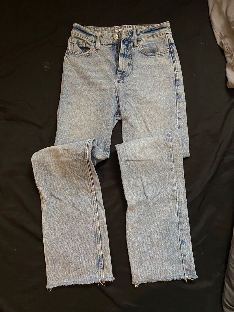 Zara High Rise Denim Jeans (Category: Jeans) located in Malabon City. Submitted by declutteredbycole (Listing ID 1410385483, Image 1). Description: - light wash - straight leg cut - raw hem detailing - 32 on tag, fits 26 waistline - no issue.