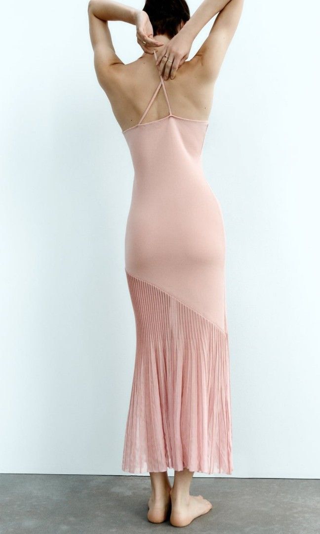 Zara pink knit combination dress (Category: Dresses) located in Manila. Submitted by allthingsbeautiful01 (Listing ID 1410535485, Image 2). Description: With tag.