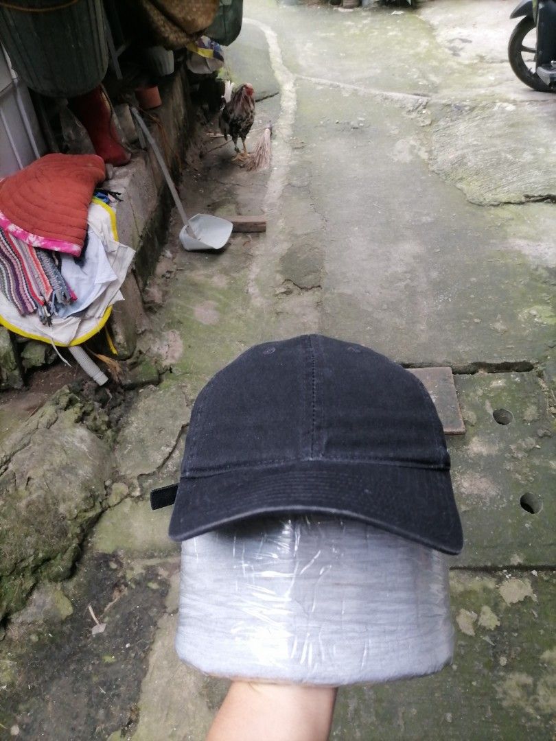 ADIDAS CAP (Category: Caps & Hats) located in Quezon City. Submitted by beybethrift (Listing ID 1410629522, Image 2). Description: 📍Novaliches Quezon City 200+sf.